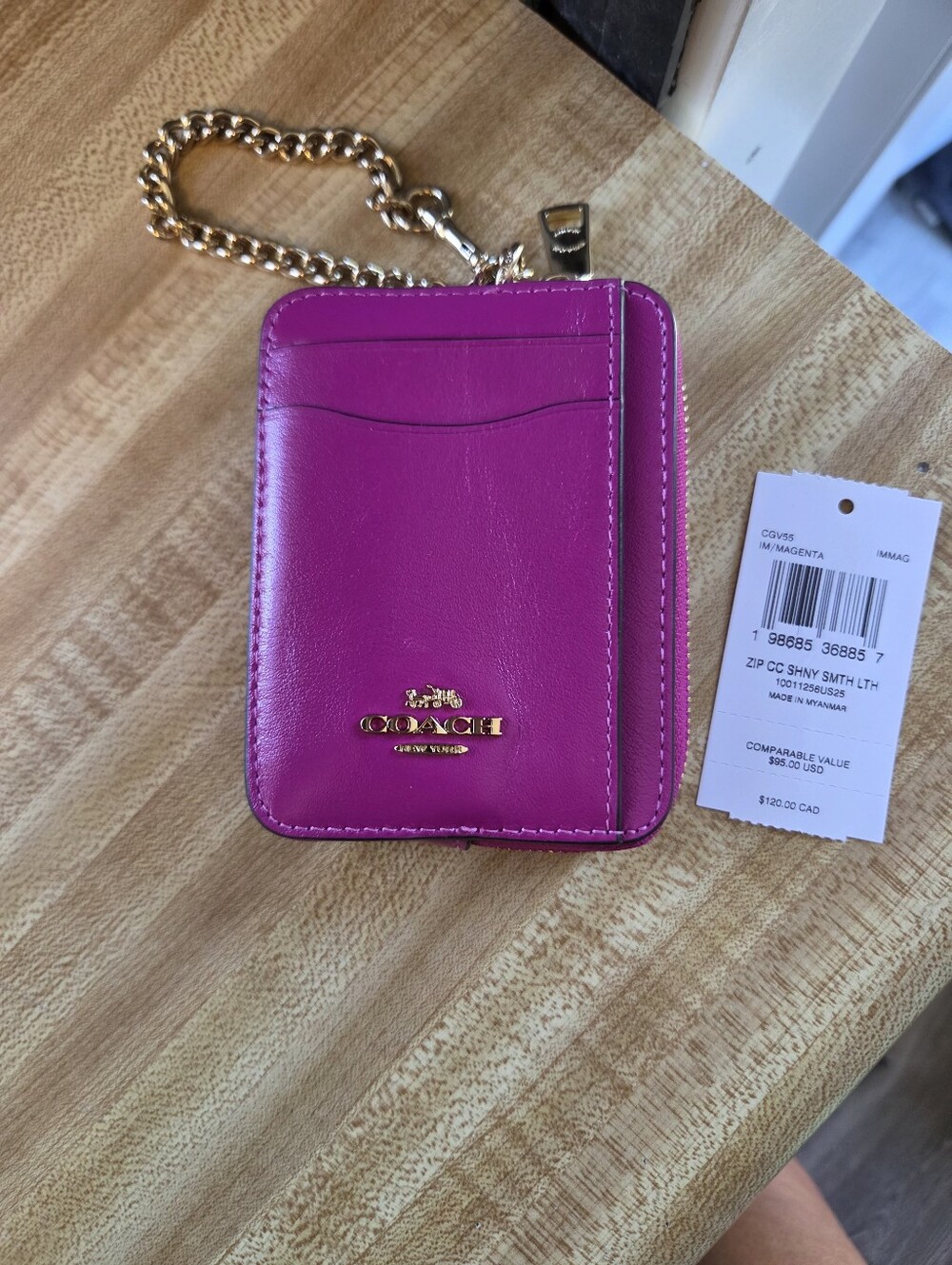 COACH NWT Fuschia Card Chain Wristlet